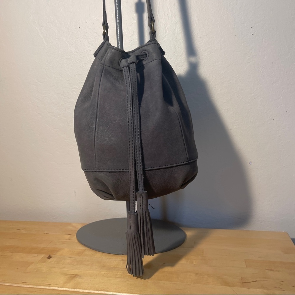 Lucky Brand Gray Leather Bucket Bag Boho Shoulder Purse Pebbled Leather Hobo
